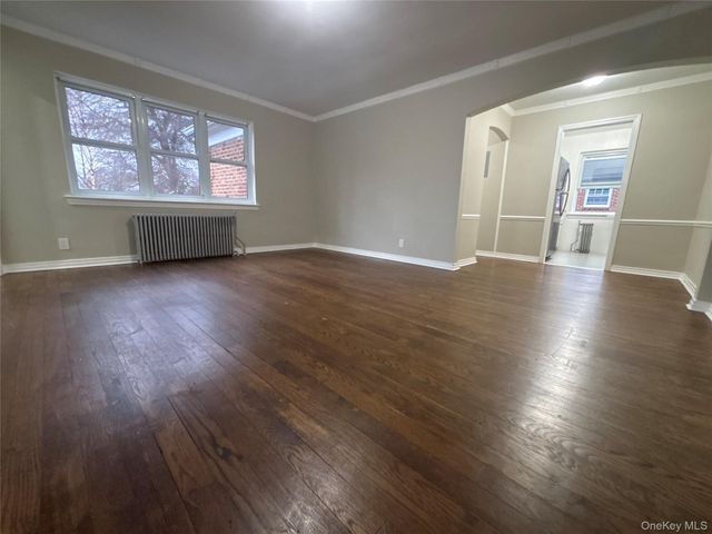 37 Spruce Street 3, Great Neck, NY 11021