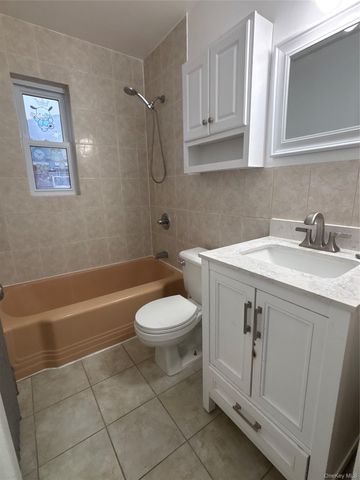 37 Spruce Street 3, Great Neck, NY 11021