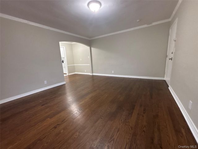 37 Spruce Street 3, Great Neck, NY 11021