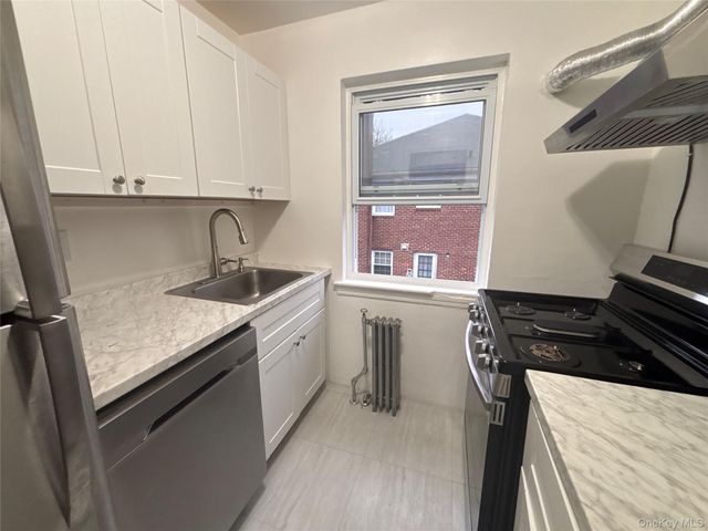 37 Spruce Street 3, Great Neck, NY 11021