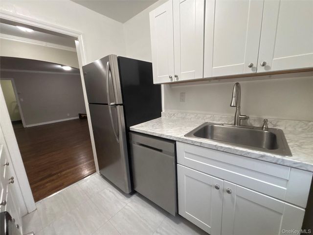 37 Spruce Street 3, Great Neck, NY 11021