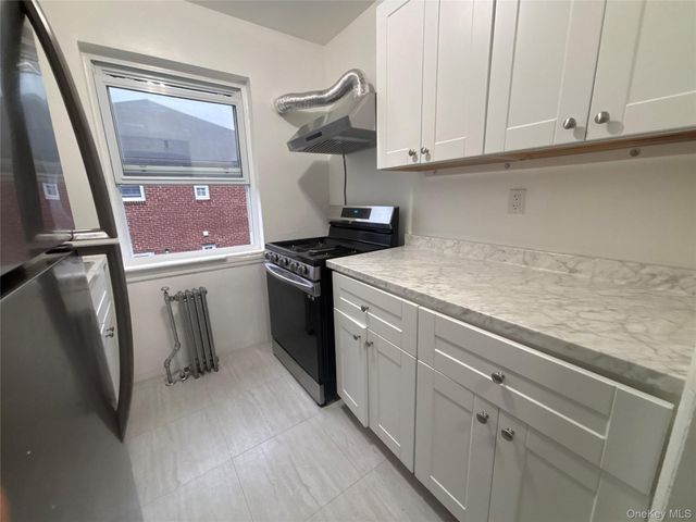 37 Spruce Street 3, Great Neck, NY 11021