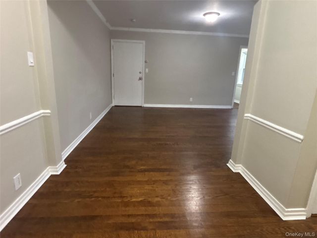 37 Spruce Street 3, Great Neck, NY 11021