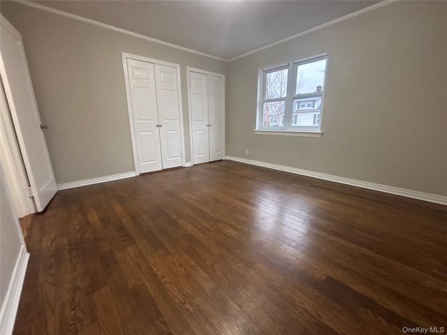 37 Spruce Street 3, Great Neck, NY 11021