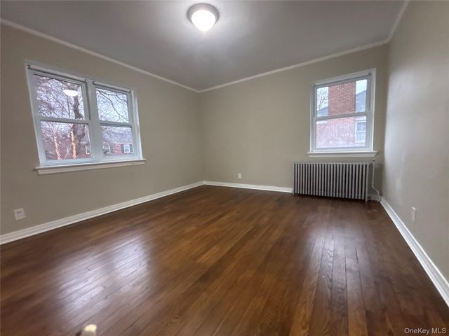 37 Spruce Street 3, Great Neck, NY 11021
