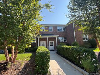 37 Spruce Street 3, Great Neck, NY 11021