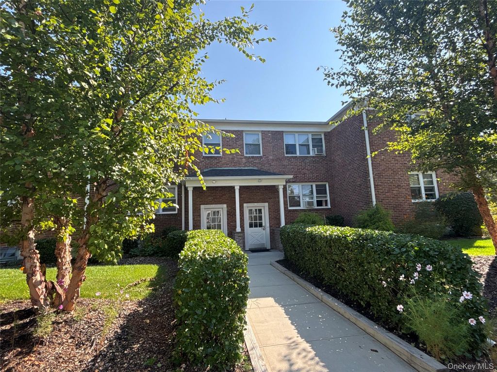 37 Spruce Street 3, Great Neck, NY 11021