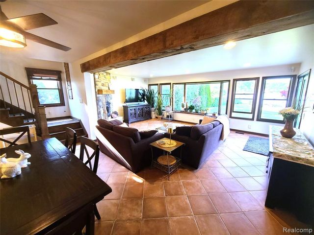 9568 Buckingham Street, White Lake, MI 48386