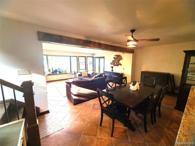 9568 Buckingham Street, White Lake, MI 48386