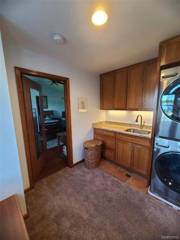 9568 Buckingham Street, White Lake, MI 48386