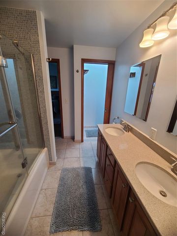 9568 Buckingham Street, White Lake, MI 48386