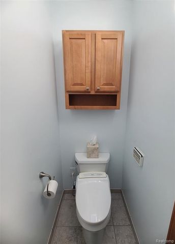 9568 Buckingham Street, White Lake, MI 48386