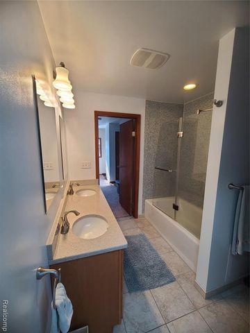 9568 Buckingham Street, White Lake, MI 48386