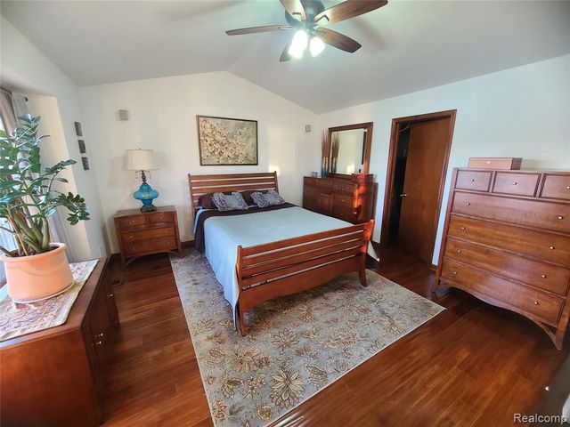 9568 Buckingham Street, White Lake, MI 48386