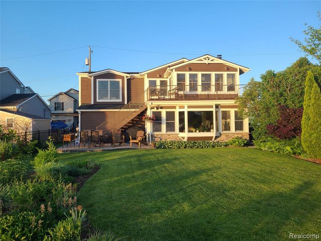 9568 Buckingham Street, White Lake, MI 48386