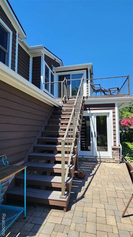 9568 Buckingham Street, White Lake, MI 48386