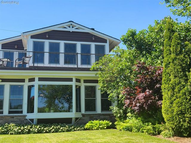 9568 Buckingham Street, White Lake, MI 48386