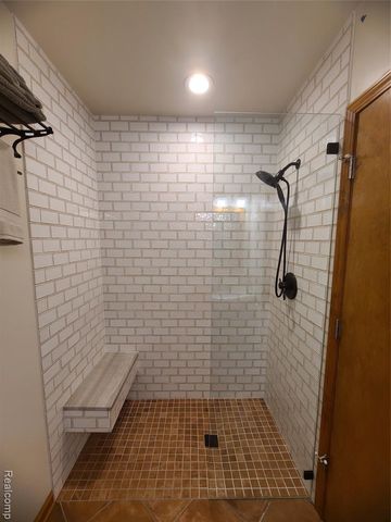 9568 Buckingham Street, White Lake, MI 48386