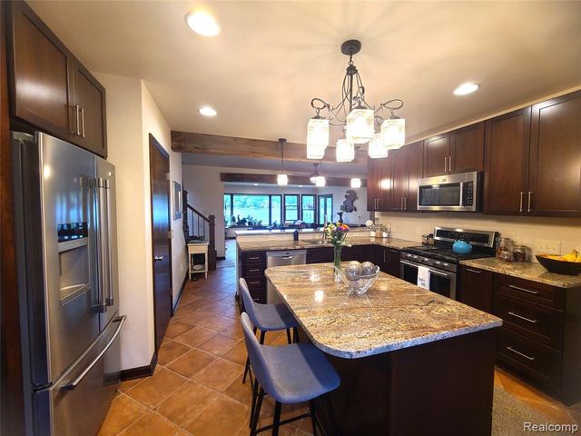 9568 Buckingham Street, White Lake, MI 48386
