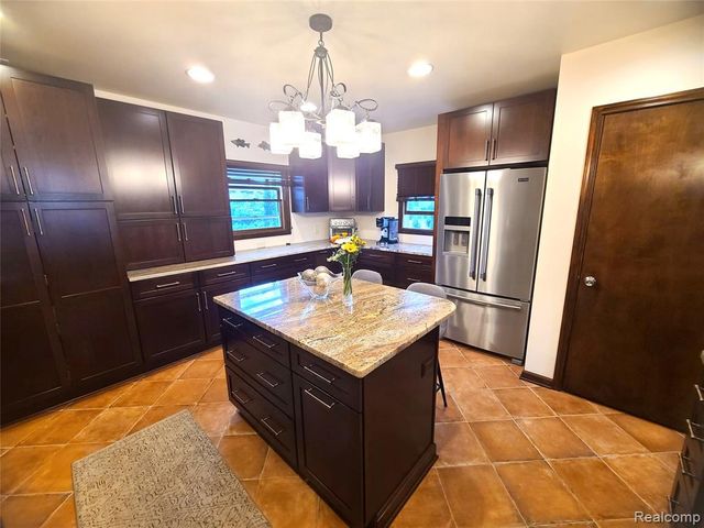 9568 Buckingham Street, White Lake, MI 48386