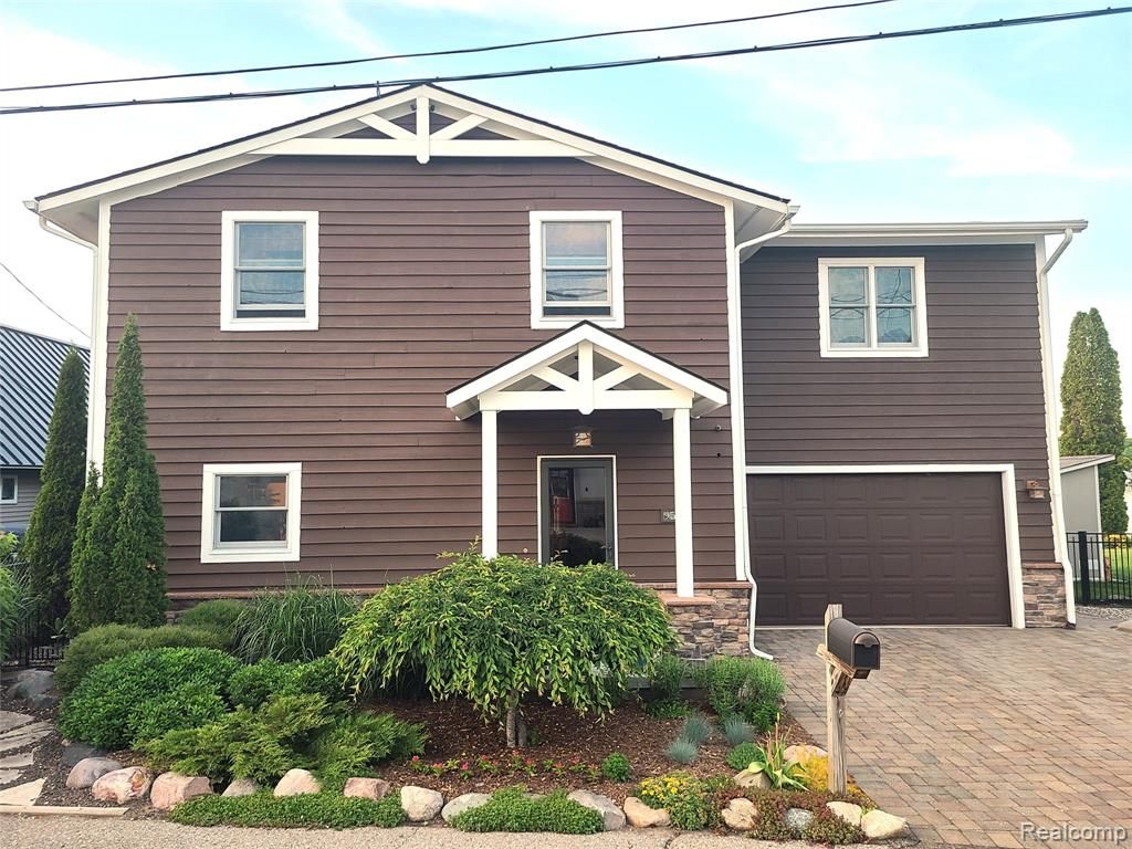 9568 Buckingham Street, White Lake, MI 48386