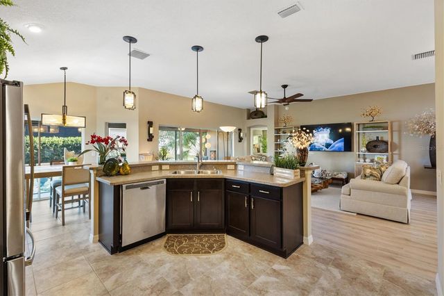 1852 SASSPARILLA WAY, The Villages, FL 32162