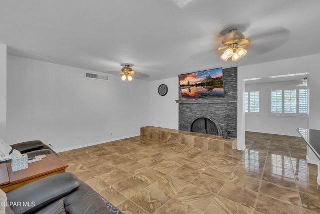 10625 VISTA LOMAS Drive, El Paso, TX 79935