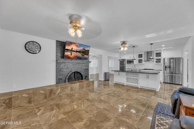 10625 VISTA LOMAS Drive, El Paso, TX 79935