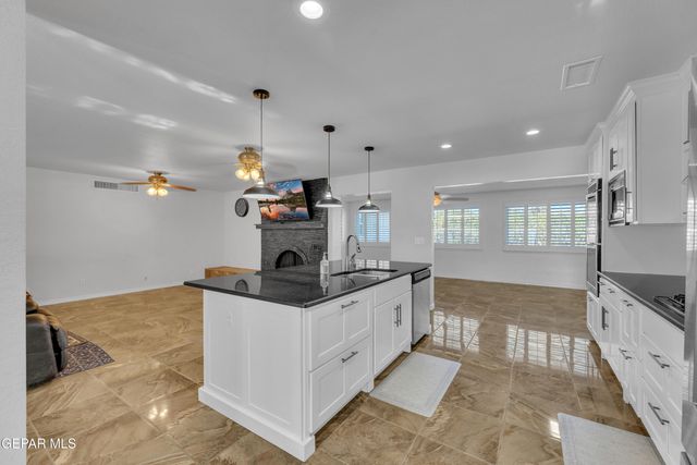 10625 VISTA LOMAS Drive, El Paso, TX 79935