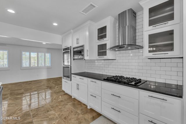 10625 VISTA LOMAS Drive, El Paso, TX 79935