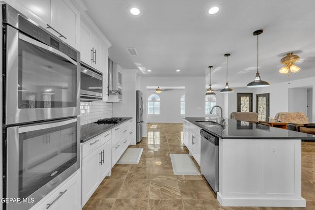 10625 VISTA LOMAS Drive, El Paso, TX 79935