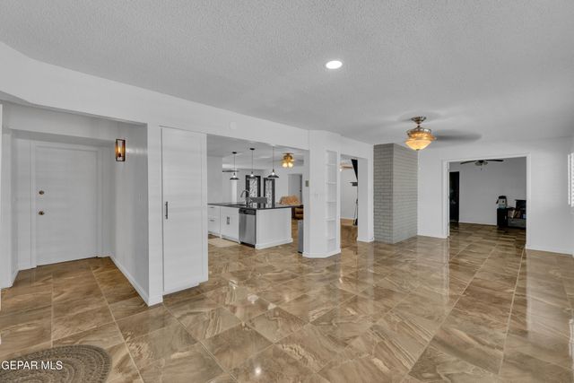 10625 VISTA LOMAS Drive, El Paso, TX 79935