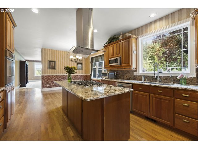 60750 ROBINETTE Rd, St Helens, OR 97051