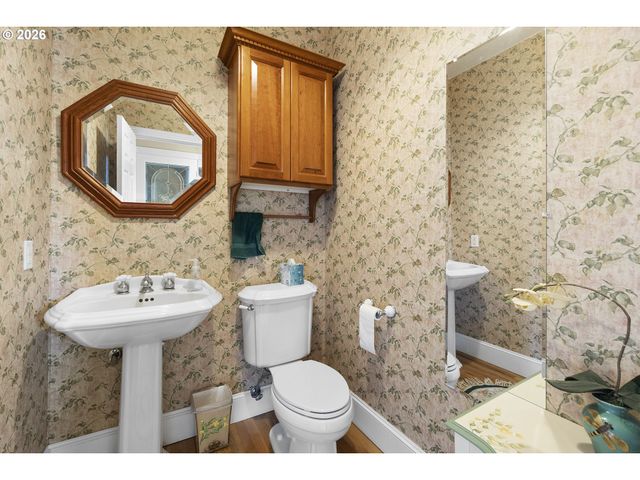 60750 ROBINETTE Rd, St Helens, OR 97051