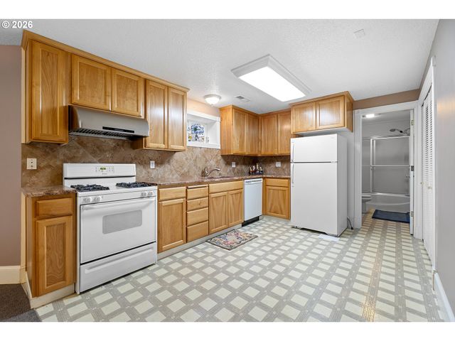 60750 ROBINETTE Rd, St Helens, OR 97051