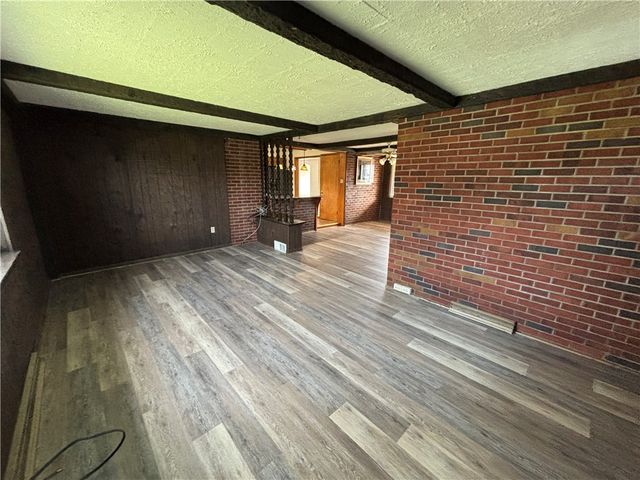 1210 W Park Rd, Worth Twp, PA 16057