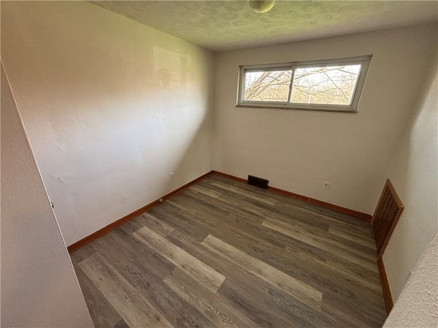 1210 W Park Rd, Worth Twp, PA 16057
