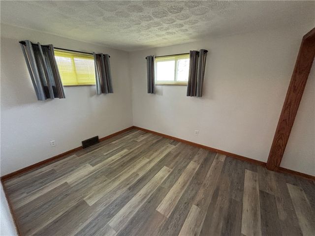 1210 W Park Rd, Worth Twp, PA 16057