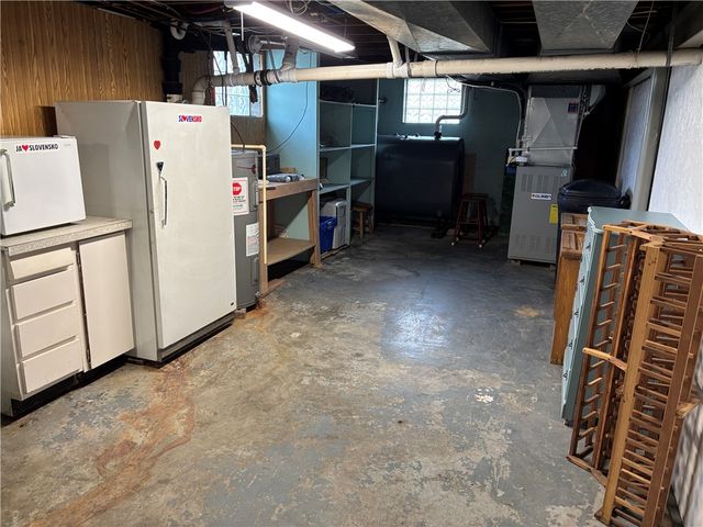 1210 W Park Rd, Worth Twp, PA 16057