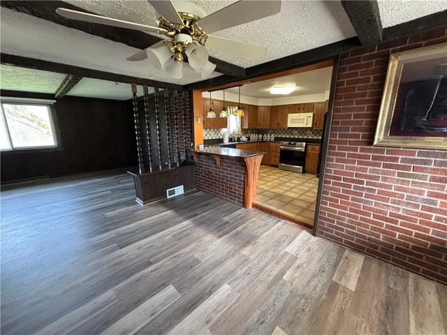1210 W Park Rd, Worth Twp, PA 16057