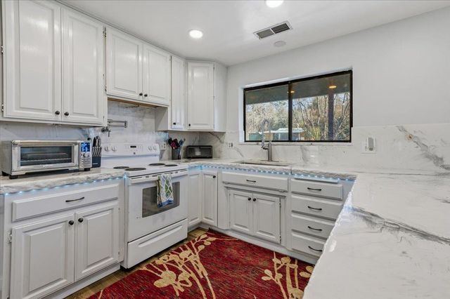 26156 Sweetland Rd, North San Juan, CA 95960