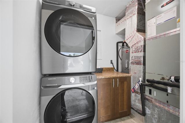 615 FONTANA LANE, Bradenton, FL 34209