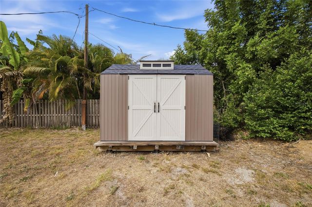 615 FONTANA LANE, Bradenton, FL 34209