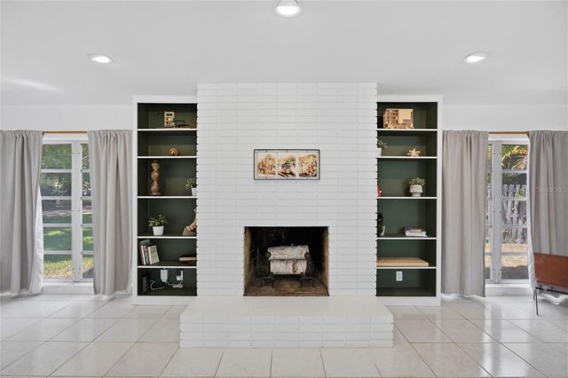 615 FONTANA LANE, Bradenton, FL 34209