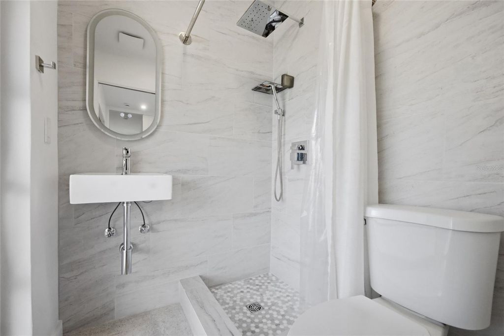 Image 13 of property listing at 615 FONTANA LANE, Bradenton, FL 34209