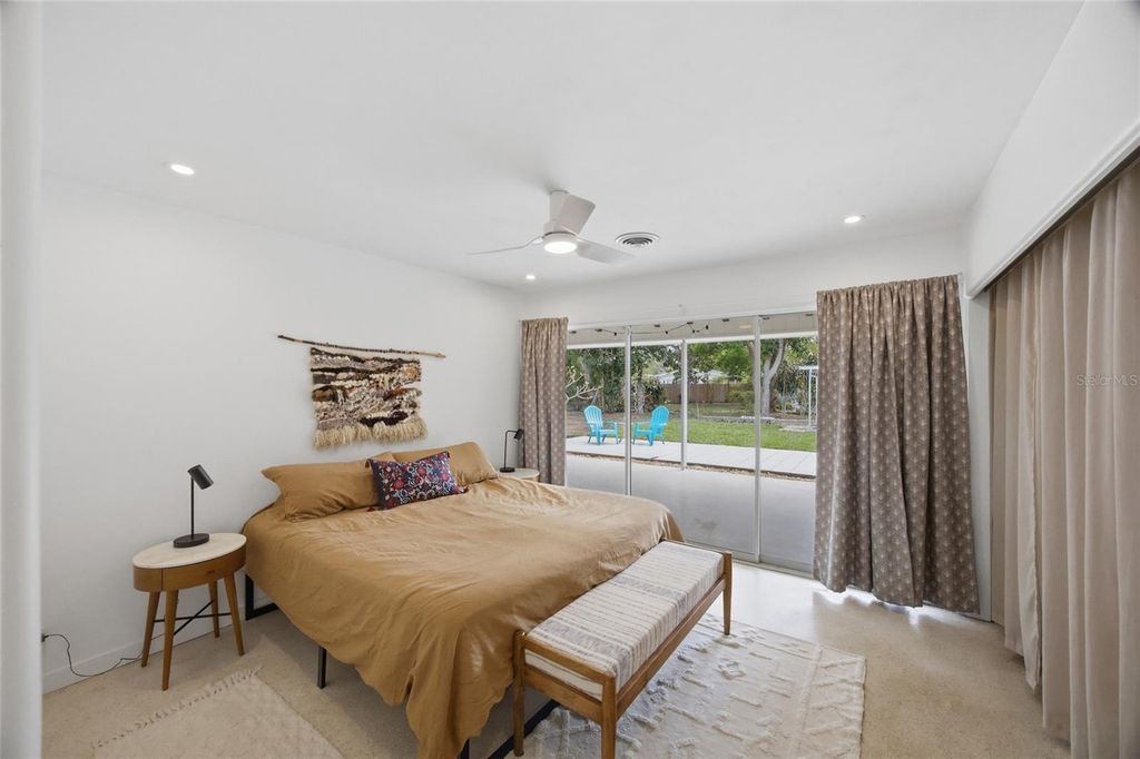 Image 14 of property listing at 615 FONTANA LANE, Bradenton, FL 34209