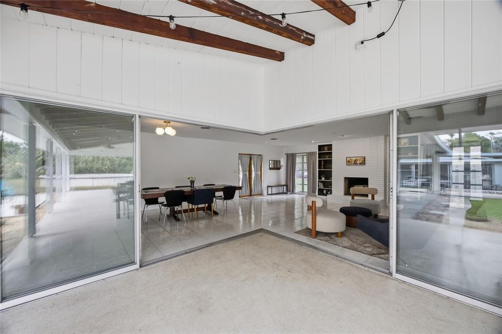Image 20 of property listing at 615 FONTANA LANE, Bradenton, FL 34209