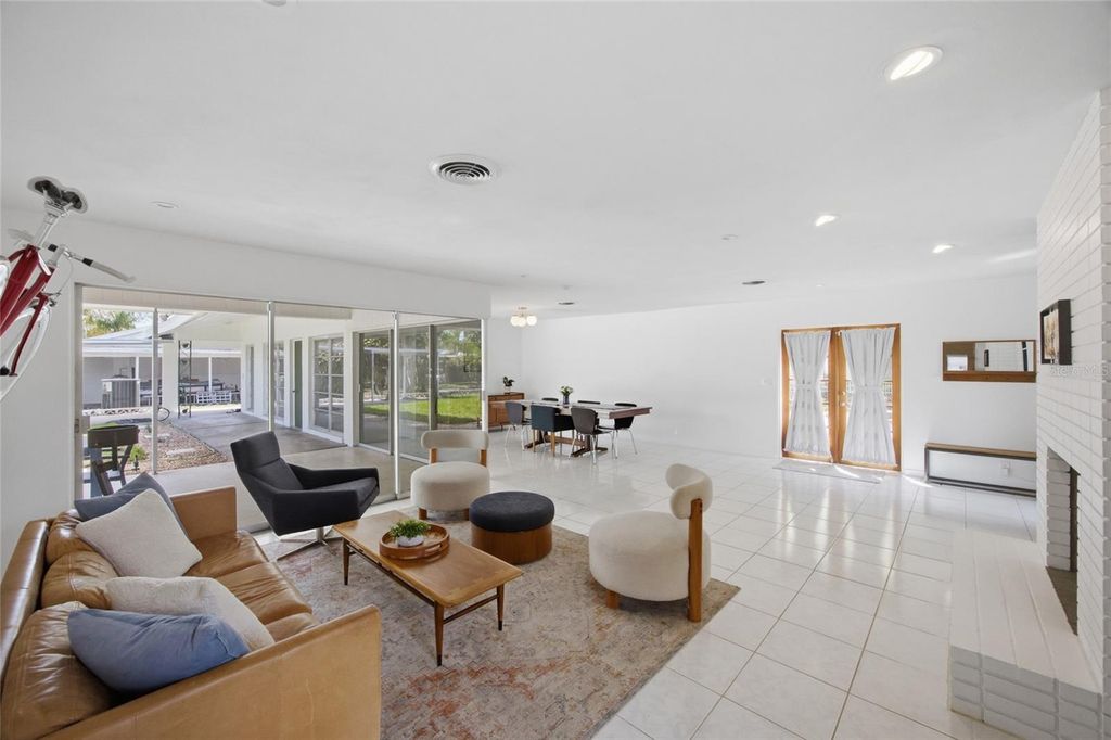 Image 3 of property listing at 615 FONTANA LANE, Bradenton, FL 34209