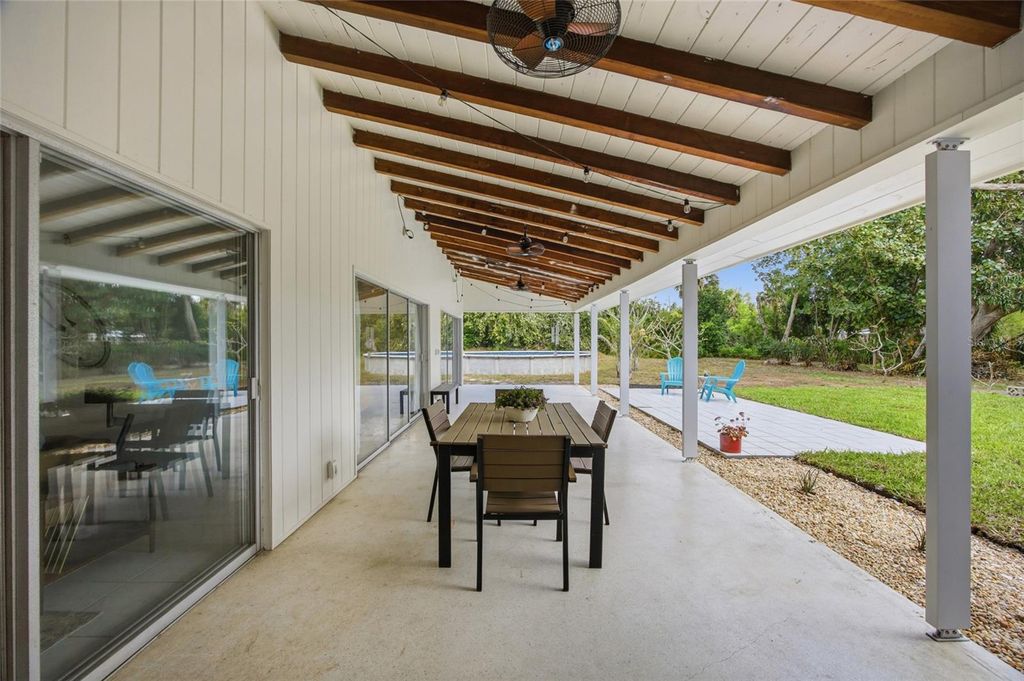 Image 21 of property listing at 615 FONTANA LANE, Bradenton, FL 34209
