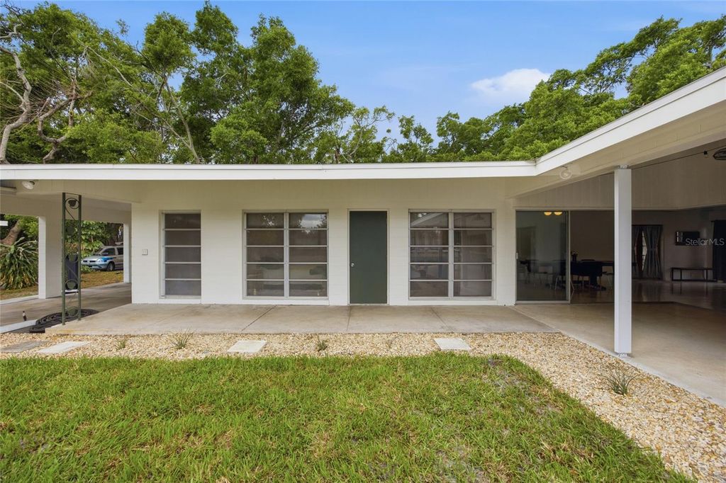 Image 25 of property listing at 615 FONTANA LANE, Bradenton, FL 34209